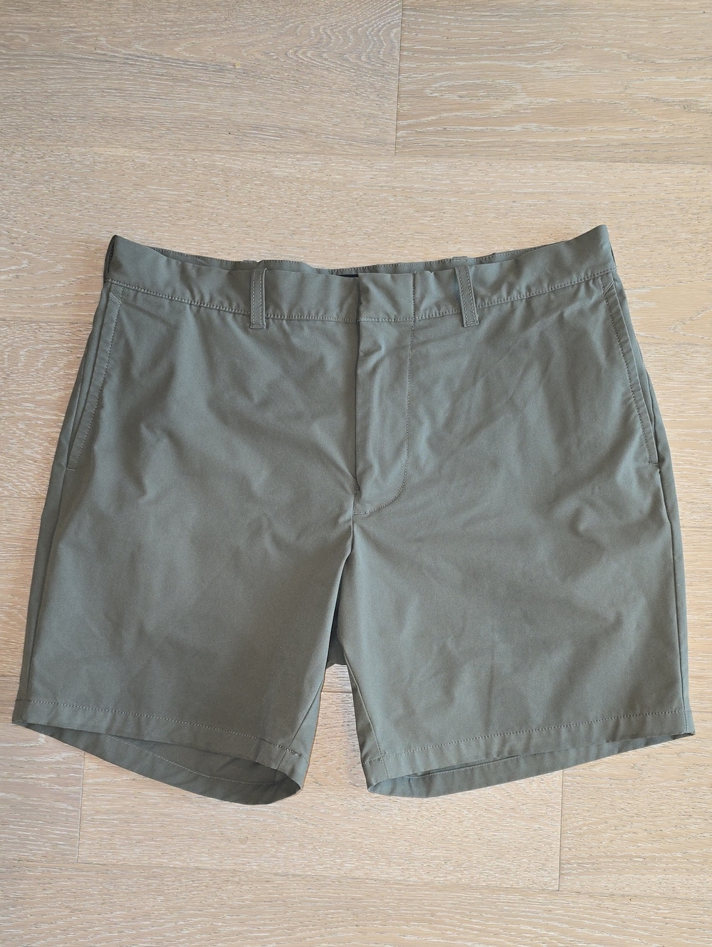 J. Crew Mens 7" Olive Flat-Front Tech Shorts